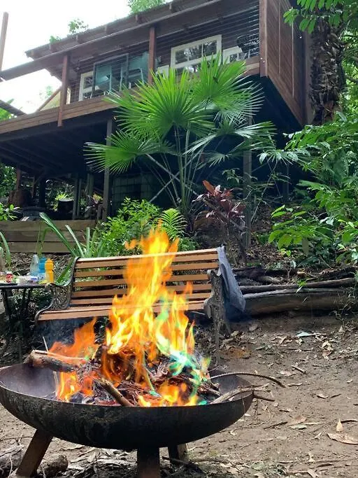 Sunshine Coast Cosy Cabin - Black Cockatoo Retreat Kiels Mountain